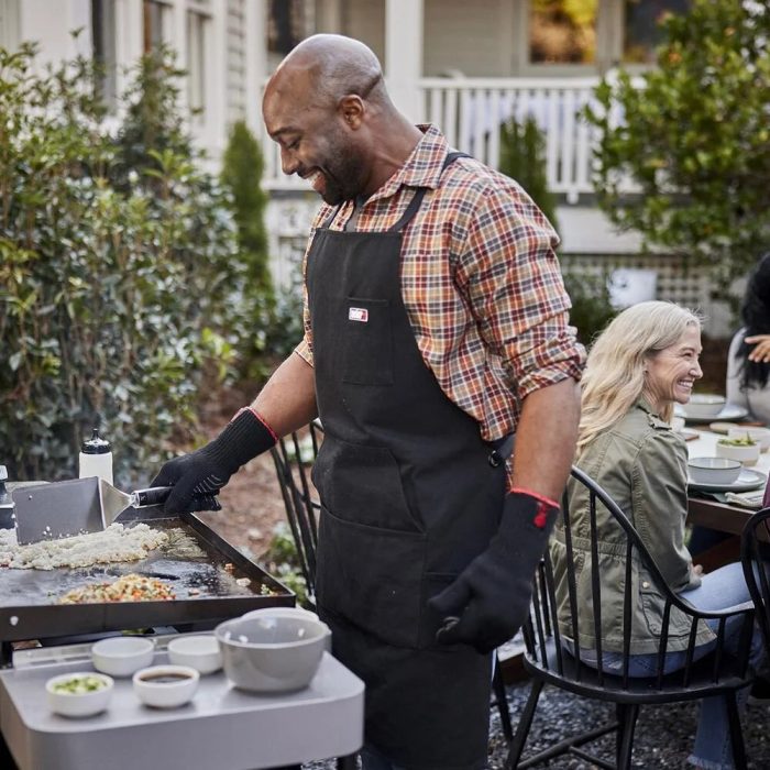Weber 28″ Griddle Liquid Propane Grill - Image 15