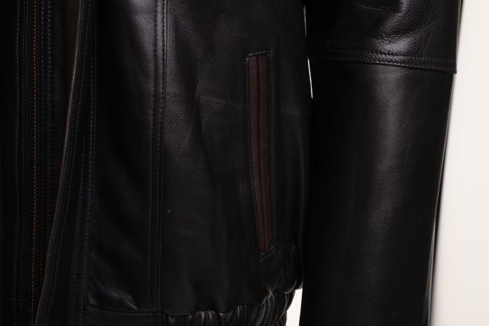 Byrne’s brown and black Aviator style leather jacket with spread collars - Image 5